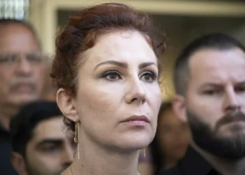 Moraes determina que Carla Zambelli comece a cumprir pena e pede a Ministério da Justiça extradição da deputada