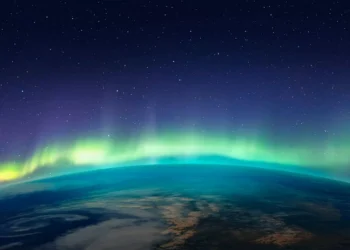 Passageiro registra auroras boreais durante viagem de avião; veja!
