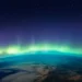 Passageiro registra auroras boreais durante viagem de avião; veja!