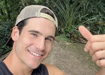 Nicolas Prattes responde pergunta íntima e brinca: ‘Tamanho do piu-piu é 22 cm’