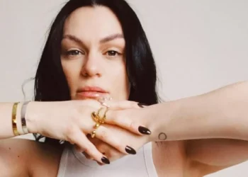 Com câncer, Jessie J revela crise de pânico e diz que um alimento específico ajudou; saiba qual