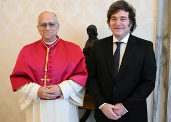 Papa Leão XIV recebe Javier Milei e afirma que visitará a Argentina