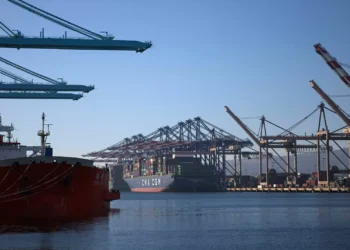 Guerra comercial leva OCDE a baixar previsão de crescimento mundial para 2025 e 2026