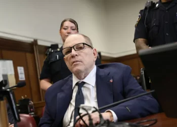 Juiz anula julgamento por estupro contra Harvey Weinstein