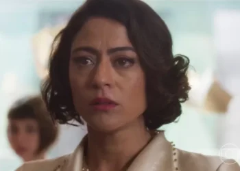 Carol Castro revela que foi perseguida assim como Clarice em ‘Garota do Momento’