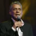 Chico Buarque se recupera bem de cirurgia cerebral, diz médico