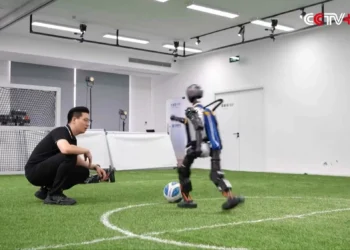 Robôs jogam futebol na China – assista