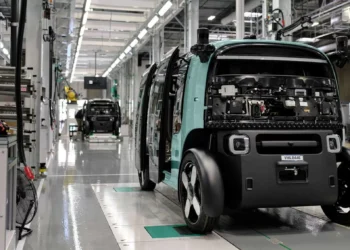 Amazon acelera produção de robotáxis e se prepara para estreia comercial