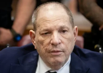 Harvey Weinstein é considerado culpado por uma acusação de agressão sexual