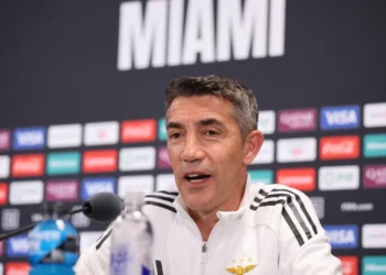 Di María titular e um plantel forte em 2025/26. Tudo o que disse Lage