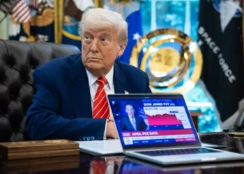 Crise no Oriente Médio gera divisão no movimento ‘MAGA’ nos EUA e deixa Trump ‘nas cordas’ após campanha de paz