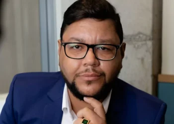 Biomédico brasileiro é reconhecido como referência em saúde íntima na América Latina