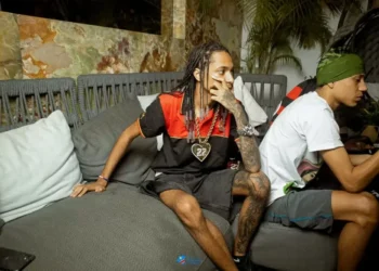 Oruam critica Osklen por apagar foto e defende representatividade na moda