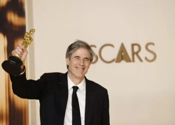 Academia do Oscar vai homenagear diretor brasileiro Walter Salles