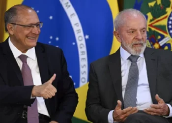 Lula pede que negociações com os EUA sobre tarifaço de Trump fiquem livres de ideologia, diz Alckmin