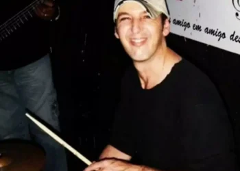 Morre Dodô, baterista da banda Karametade, aos 52 anos