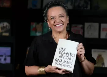 Ana Maria Gonçalves é a primeira mulher negra eleita para a Academia Brasileira de Letras