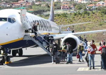 TAP faz 2 voos extra e aumenta lugares face a cancelamentos por vento forte na Madeira
