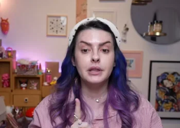 Influenciadora diz ter recebido notificação judicial por marca de Virginia Fonseca após vídeo com críticas a cosméticos