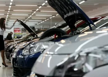 Mercado europeu de automóveis regista forte queda em junho