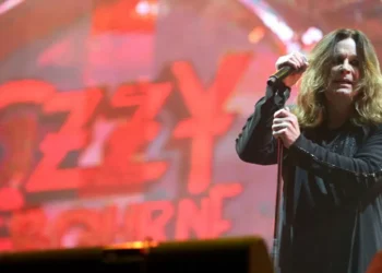 Texas presta homenagens a Ozzy Osbourne em monumento no qual urinou em 1982