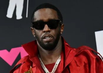 Justiça nega pedido de fiança de ‘Diddy’ e rapper continua preso enquanto aguarda sentença