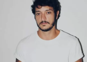 Allan Souza Lima é flagrado em clima romântico com morena no Festival de Inverno do Rio