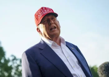 Não importa em quem você vota: o déficit fiscal aumenta e as bombas continuam caindo