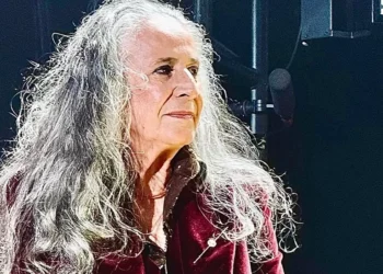 Maria Bethânia anuncia shows extras da turnê de 60 anos de carreira