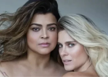 Preta Gil recebe homenagens de Carol Dieckmmann e Gominho no Dia do Amigo 