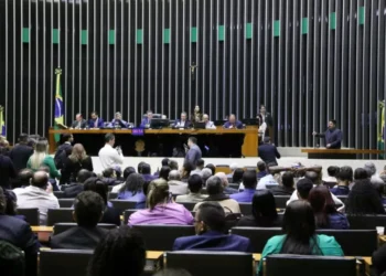 Comissão mista do Congresso aprova reajuste de 9% em salários das Forças Armadas