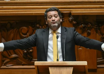 Nomes de crianças lidos na AR. Chega reforça, partidos falam em “ódio”