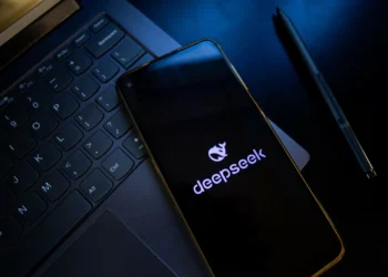 DeepSeek terá tido problemas técnicos com ‘chips’ de IA da Huawei