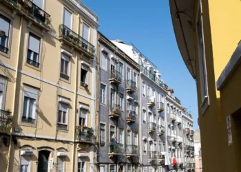 ​Arrendamento. Há mais alojamento disponível, mas por cada anúncio há 17 interessados