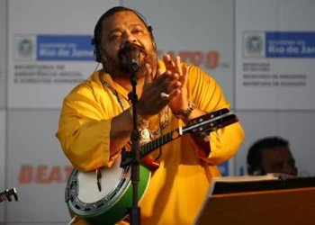 Arlindo Cruz deixou a Aeronáutica, fez parte do lendário Fundo de Quintal e virou uma lenda do samba