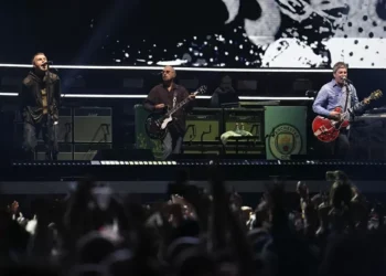 Homem morre após sofrer queda em show do Oasis no estádio Wembley
