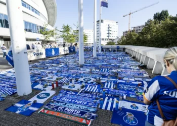 Milhares no adeus a Jorge Costa no Dragão. Funeral realiza-se amanhã