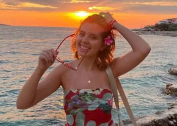 Flor Gil sai em turnê pelo Brasil e anuncia show extra em Salvador