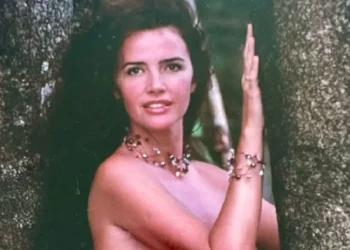 Luma de Oliveira resgata ensaio de topless e relembra rotina de treinos para o Carnaval