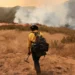Maior incêndio do ano na Califórnia ameaça habitações e causa 4 feridos
