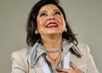 Roberta Miranda se pronuncia após chutar fã que invadiu o palco durante show no Ceará
