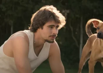 ‘Caramelo’, filme com Rafael Vitti e cachorrinho Amendoim, ganha pôster e data de estreia
