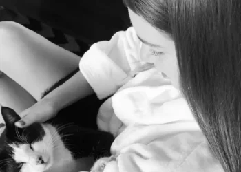 Marina Ruy Barbosa pede ajuda para encontrar seu gato desaparecido