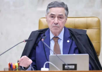 Filho de Barroso decide não retornar aos EUA para evitar ser barrado