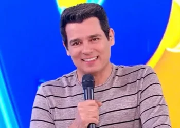 Emocionado, Celso Portiolli diz que ‘ficha ainda não caiu’ após um ano sem Silvio Santos