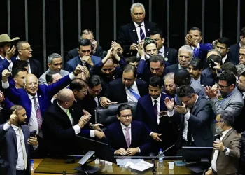 Motta dá aval para avanço de processos contra deputados que participaram de motim no plenário da Câmara