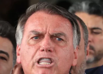 Bolsonaro está debilitado e também não comparecerá ao segundo dia de julgamento, diz defesa