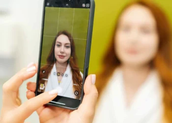 Como tirar foto 3 x 4 pelo celular: dicas e passo a passo