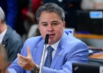 Senador alerta que inadimplência empresarial causou R$ 200 bilhões em prejuízos e favoreceu crime organizado