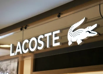“Jacaré não se intimida com crocodilo”: Lacoste perde batalha judicial com marca espanhola